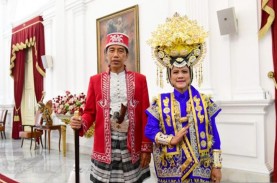 Makna Baju Adat Buton yang Dikenakan Jokowi dan Ibu…