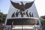 HUT ke-77 RI, Warga Sambangi Monumen Pancasila Sakti