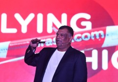 Sepak Terjang Bos Air Asia Tony Fernandes hingga Usung Penantang Ojol