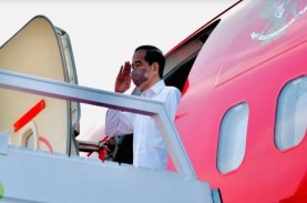 Serahkan Sertifikat Tanah untuk Warga Sidoarjo, Jokowi…