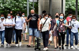 Aturan Dilonggarkan, Banyak Warga Singapura Tetap Pakai Masker di Dalam Ruangan