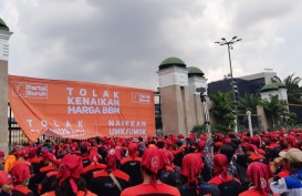 Demo Tolak Kenaikan Harga BBM, 2.000 Buruh Kepung Gedung DPR