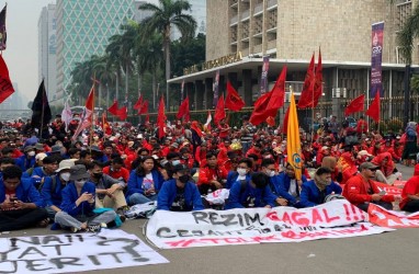 Demonstran Blokade Jalan Protokol MH Thamrin, Lalu Lintas Dialihkan