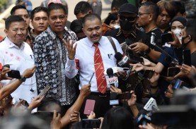 Kamaruddin Pertanyakan Campur Tangan Jokowi dalam…