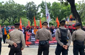Demo Buruh: Massa Minta Anies Naikkan Upah dan Tak Diam Soal Harga BBM