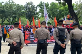 Demo Buruh: Massa Minta Anies Naikkan Upah dan Tak…