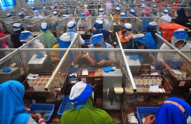 Buruh Pabrik Rokok di Kabupaten Cirebon Diguyur BLT dari DBHCHT