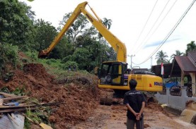Banjir dan Longsor Terjang Padang, Bangunan Sekolah…