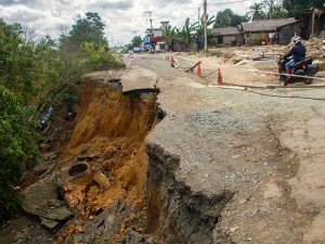 Ruas Jalan Nasional di Kalimantan Selatan Putus Akibat Terkena Tanah Longsor