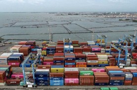 Truk Kawasan Pelabuhan Semarang Segera Ditertibkan