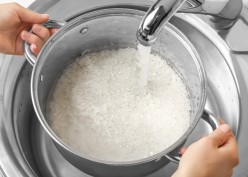 Apakah Mencuci Beras Bisa Menghilangkan Nutrisinya, Begini Jawabannya