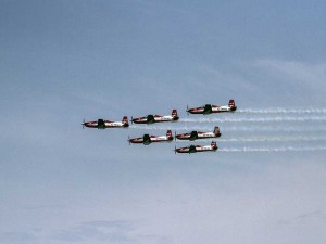 Jelang HUT Ke-77 TNI AU, Sejumlah Pesawat Mulai Latihan Atraksi di Langit Jakarta