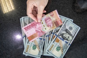 Nilai Tukar Rupiah Terhadap Dolar AS Kembali Menembus Level Rp15.300