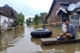 Hujan Seharian, 7 Ruas Jalan dan 16 RT di Jakarta Tergenang Banjir