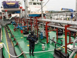 Bea Cukai Batam Amankan Kapal Tanker Yang Menyelundupkan Minyak Solar