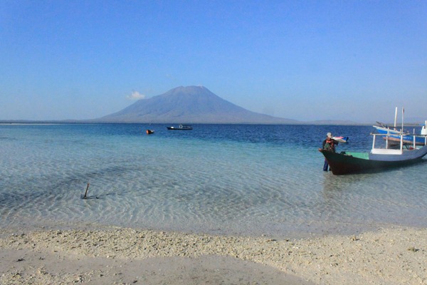 Melihat Indahnya Pesona Pulau Siput Di Lembata Traveling Bisnis Com