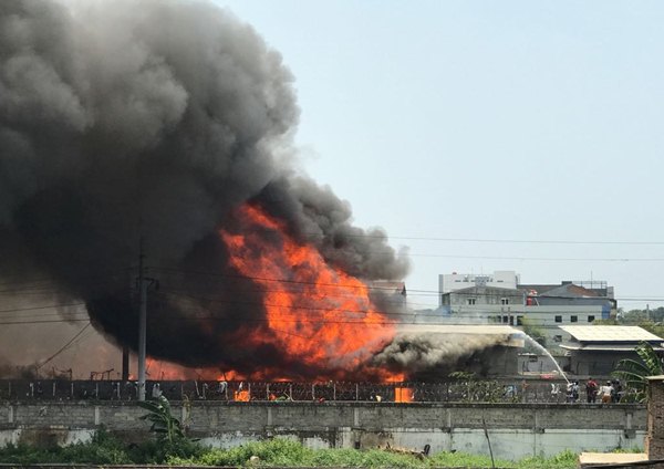 Kebakaran Di Belakang Wtc Mangga Dua Ratusan Rumah Hangus Terbakar